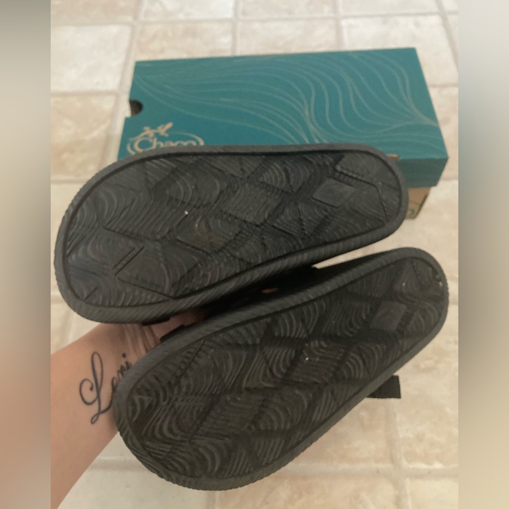 Like New!! 😎 Youth Chacos Chillo Sport Sandal Black 4 Retail $44 - Picture 9 of 10